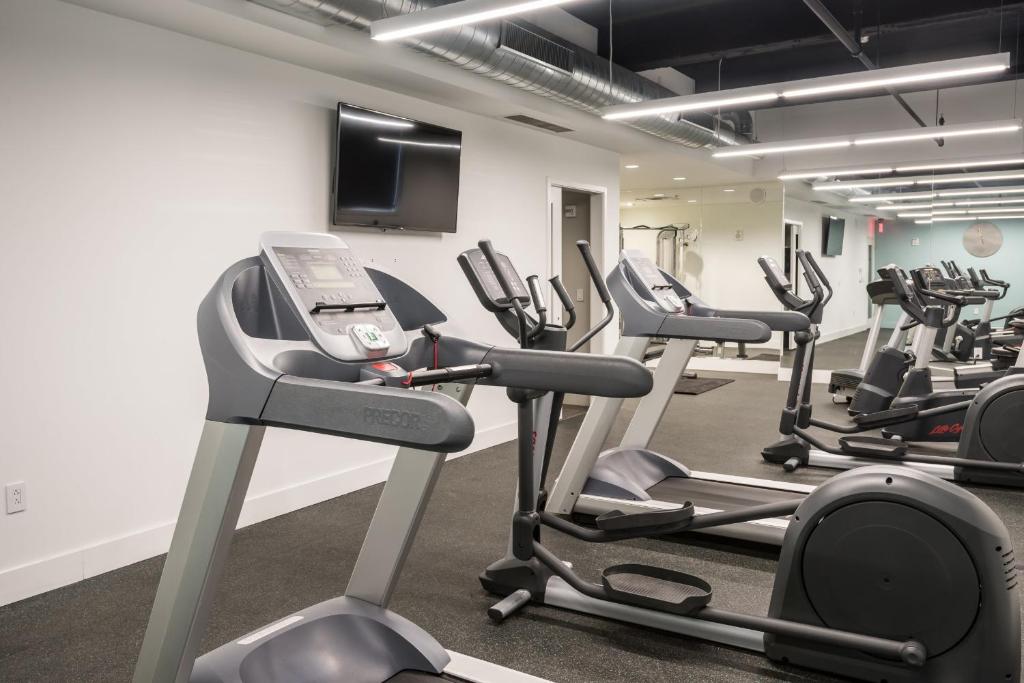 Sleek CWE Studio near BJC by Zencity photo