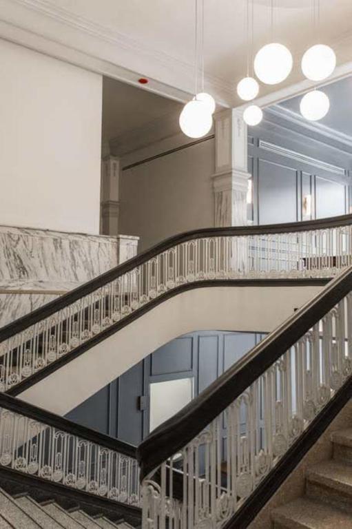 Trendy HP Studio with Fast Transit to UChicago & DT by Zencity photo