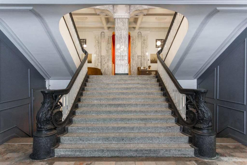 Trendy HP Studio with Fast Transit to UChicago & DT by Zencity photo