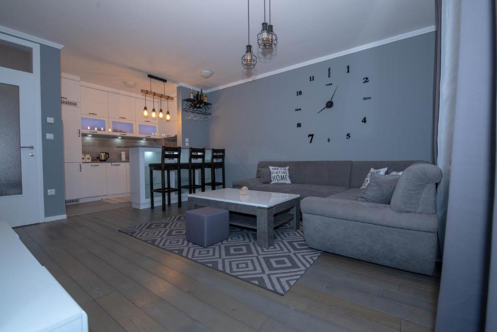 Athena Apartman, Lukavica