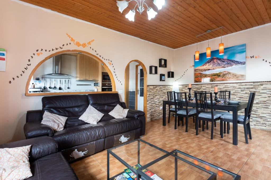 Villa Blanca Tenerife - Private rooms - Terrace and BBQ, 5 minutes from the beach and airport photo