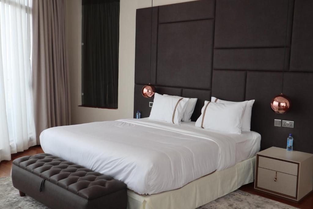 The Curve by the Park Apartment