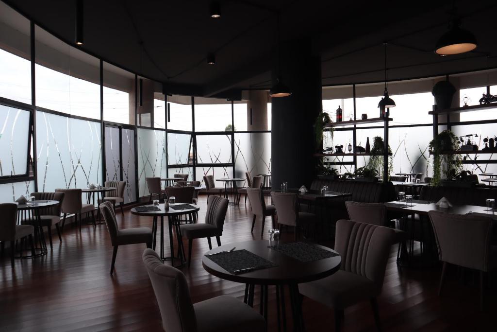 The Curve by the Park Apartment
