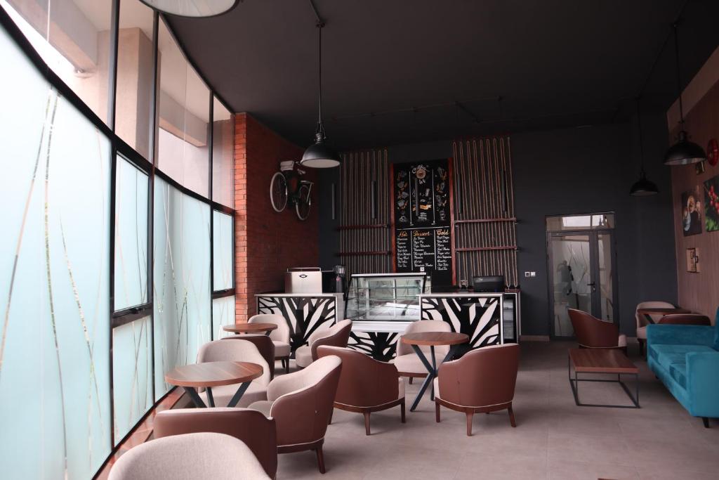 The Curve by the Park Apartment