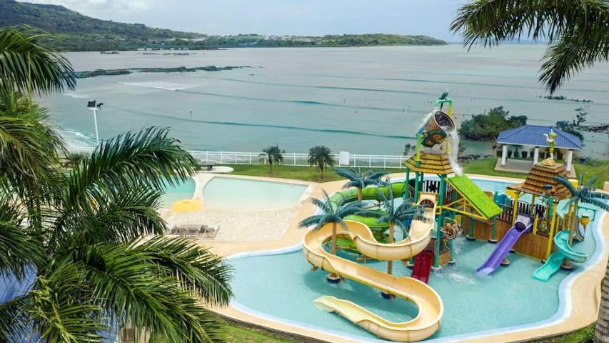 Elegante apartamento discreto, con playa y piscina — Hotel in Panama City