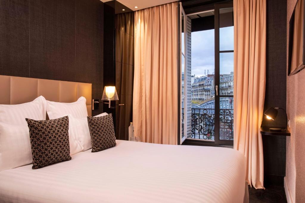 First Hotel Paris Tour Eiffel - 4