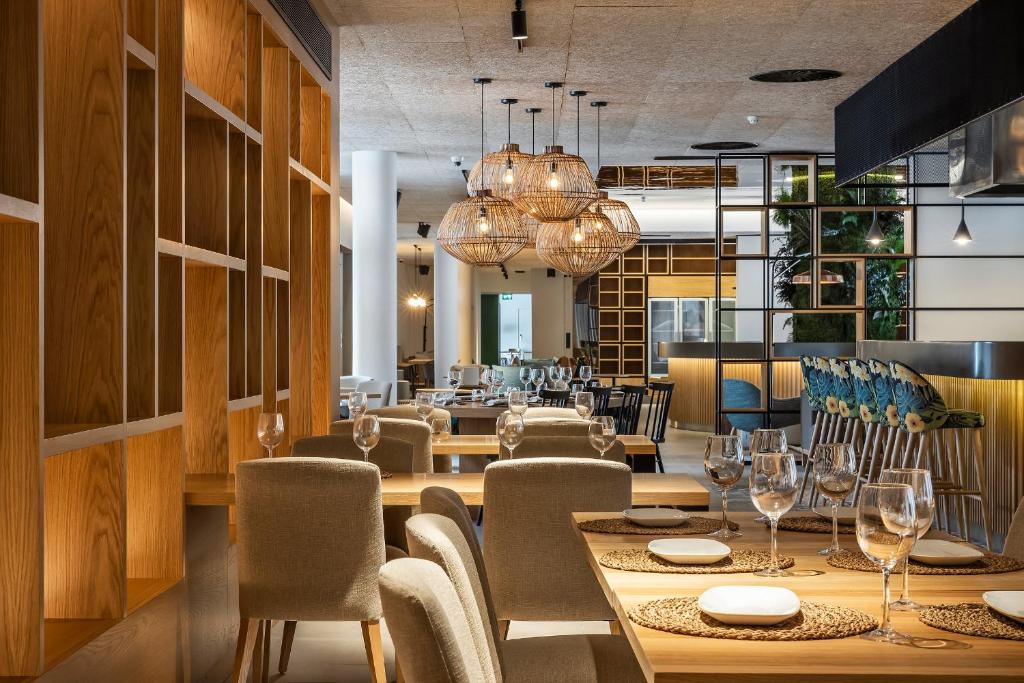 Restaurant, The Patio Suite Hotel in Albufeira