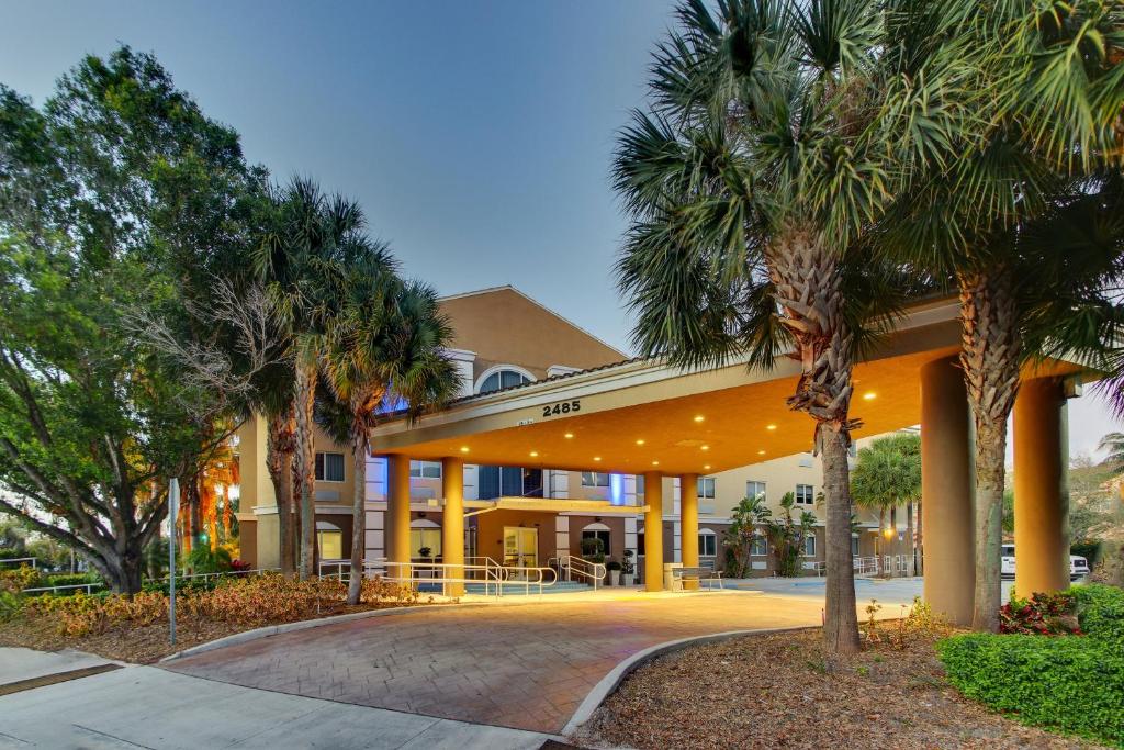 Holiday Inn Express West Palm Beach Metrocentre By IHG 外観