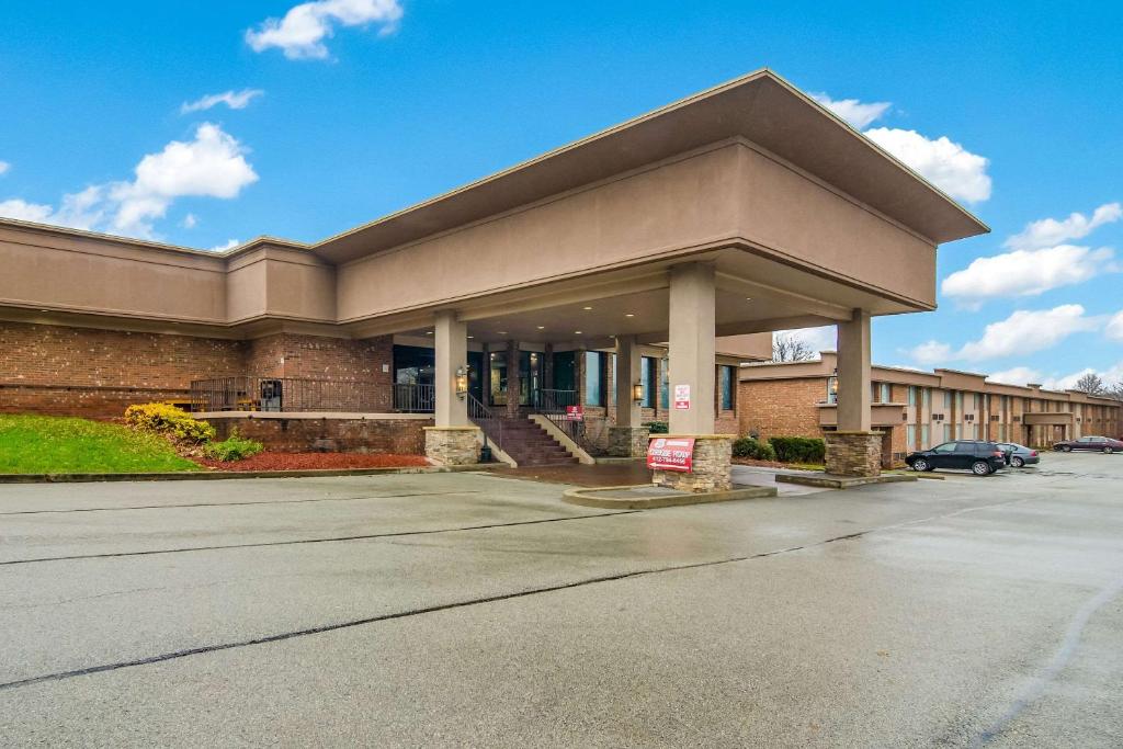 Comfort Inn and Suites Pittsburgh Hotel photo