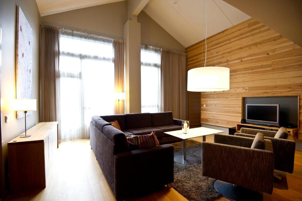 Levi Suites Unna Mannu