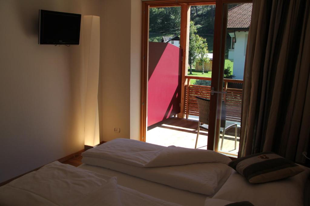 Garni - Hotel Am Burghuegel photo