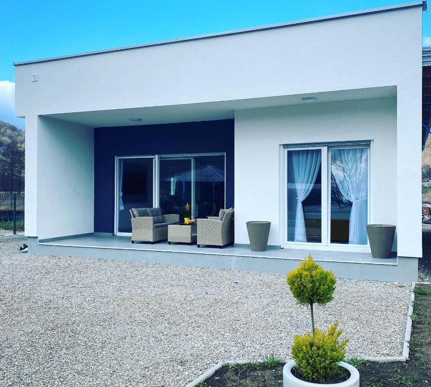 River Luxury House - 4