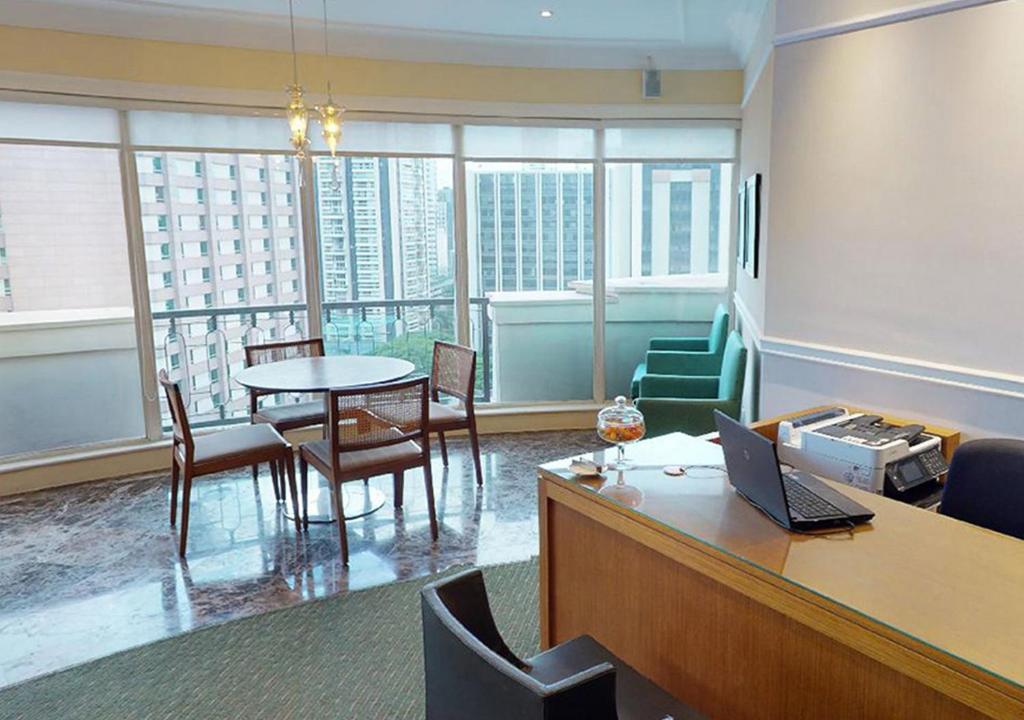 Shared lounge/TV area