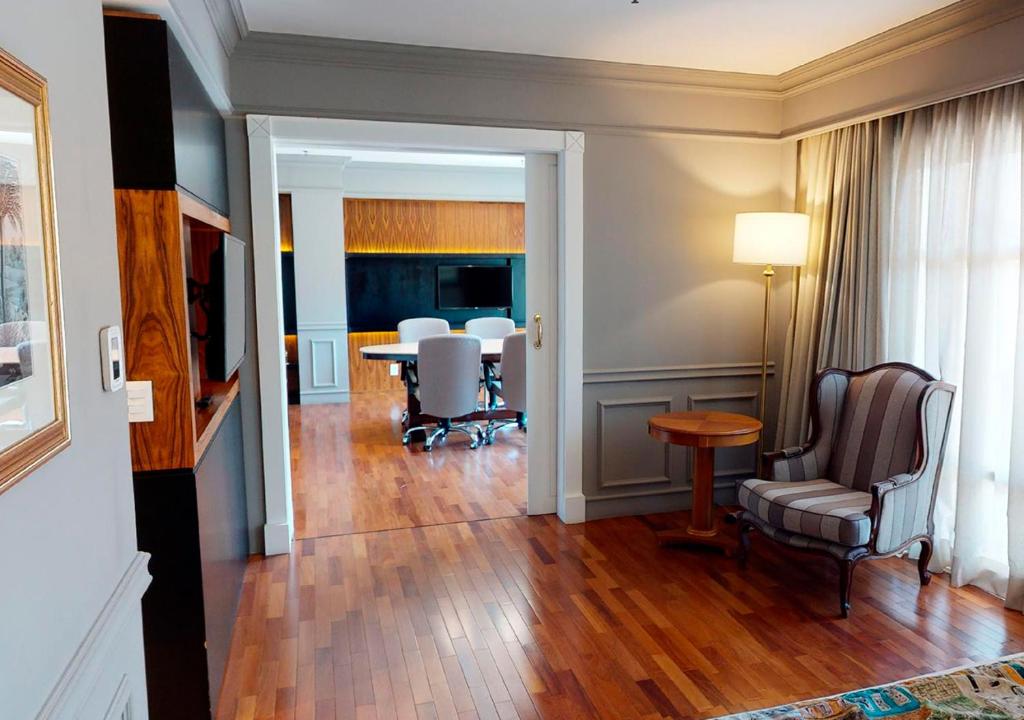 Shared lounge/TV area