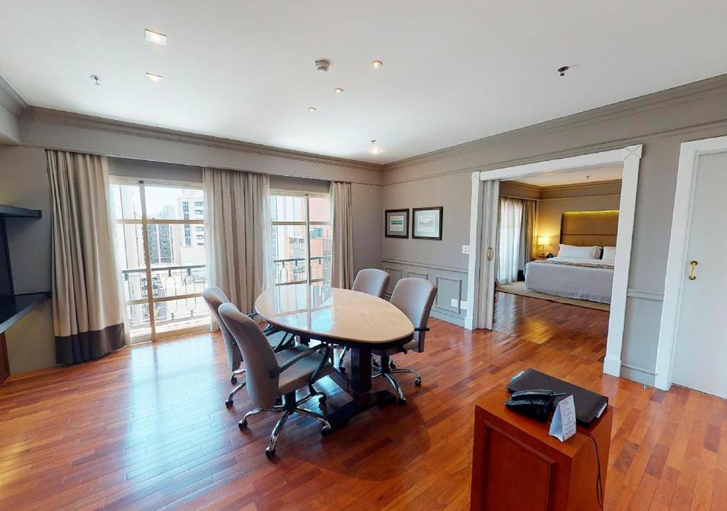 Shared lounge/TV area