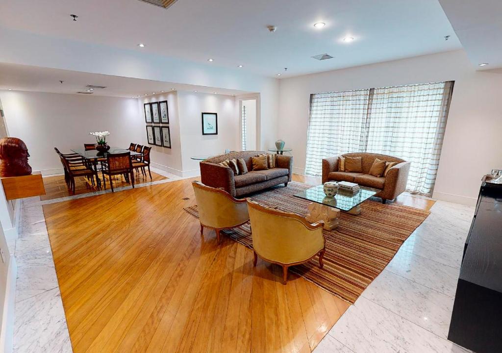 Shared lounge/TV area