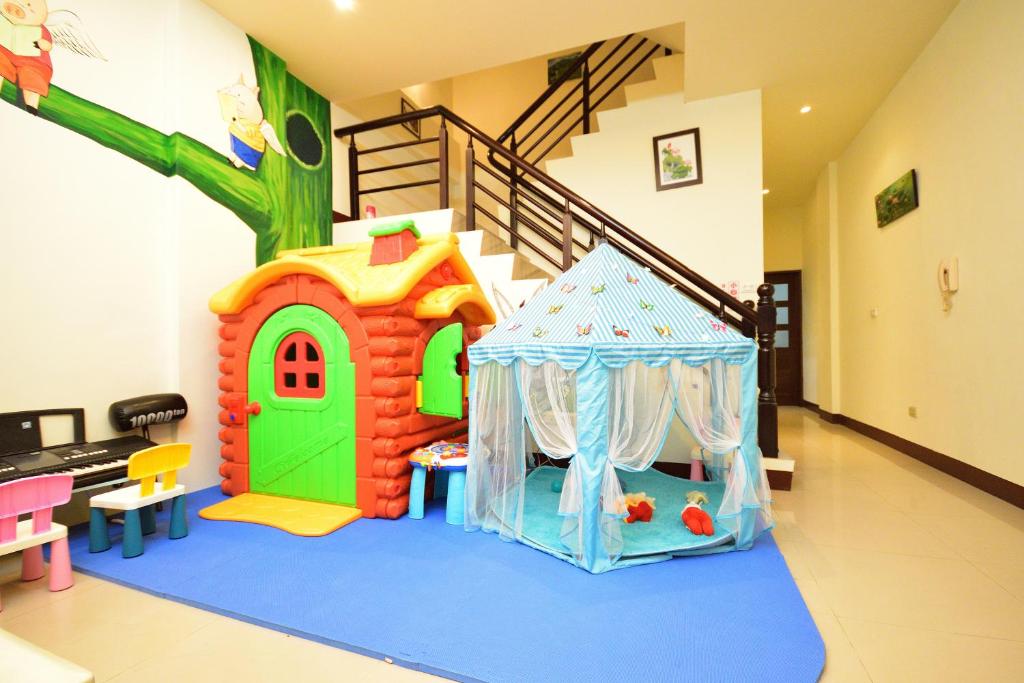 Comma Inn, Tchaj-tung