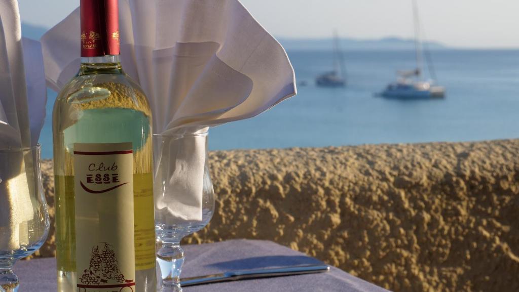 Club Esse Shardana — Restaurant & bars in Capo Testa, Sardinia