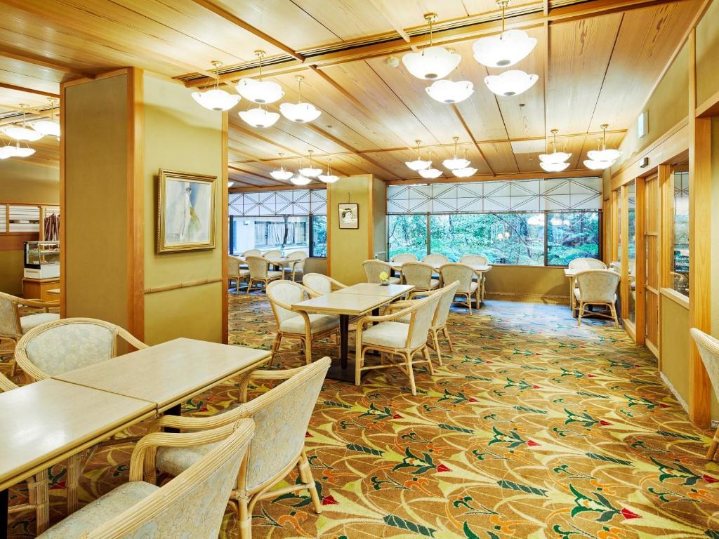 Shared lounge/TV area