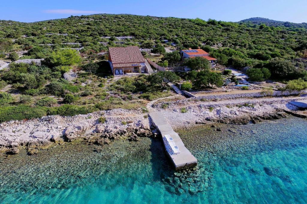 House Lanterna, Tkon