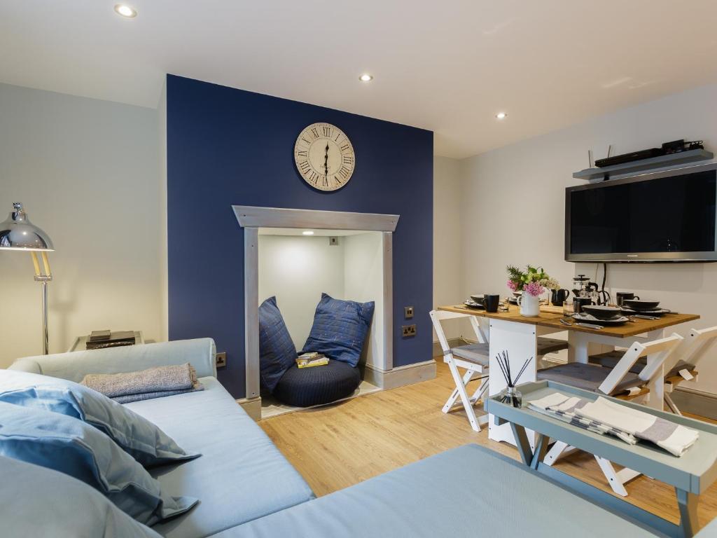 Stopover at ALBANY GARDEN APARTMENT with great outdoor space — Hotel in Portsmouth