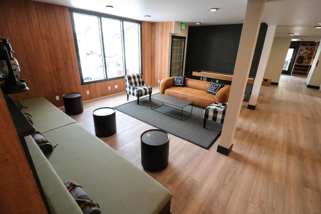 LOGE Leavenworth Downtown photo