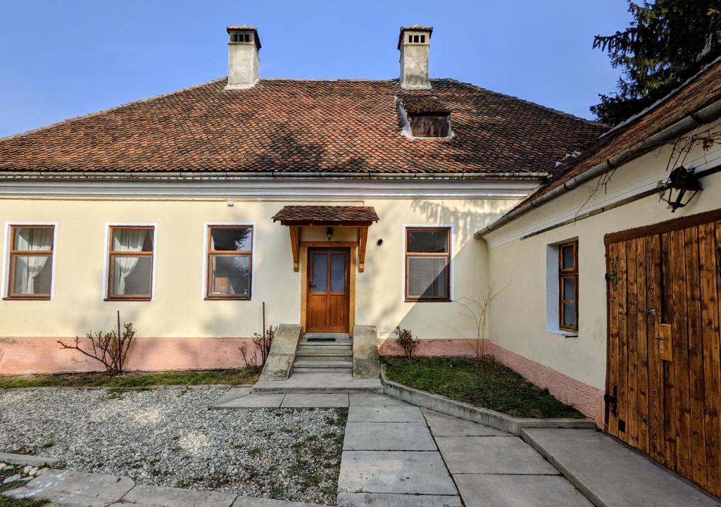 Gastehaus Honigberg next to the Fortified Church of Harman photo