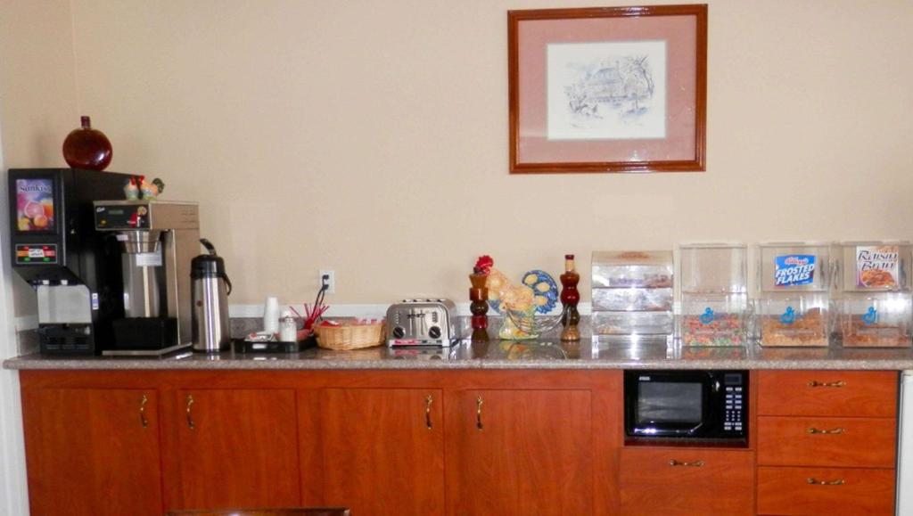 Magnuson Hotel Fowlerville Photo 15