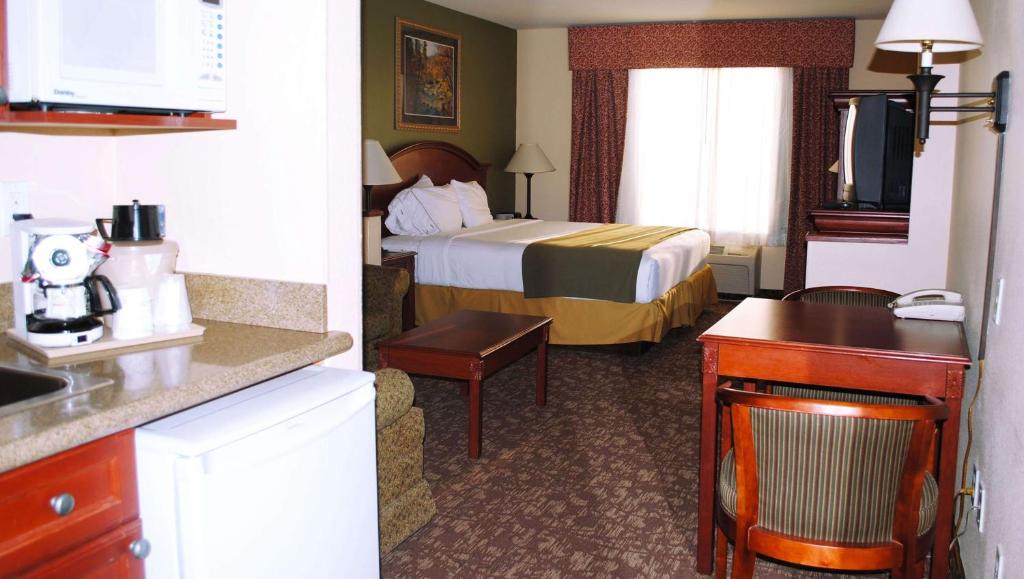 Magnuson Hotel Commerce Photo 7