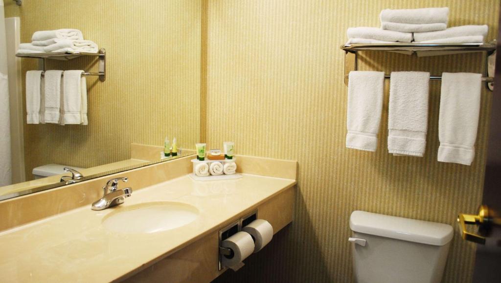 Magnuson Hotel Commerce Photo 12