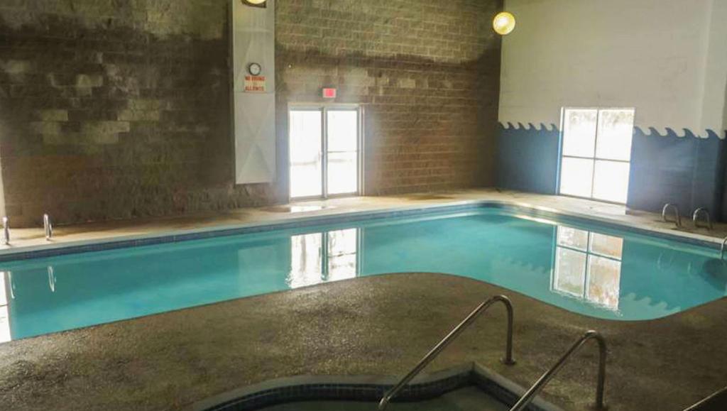 Voyageur Inn and Conference Center photo