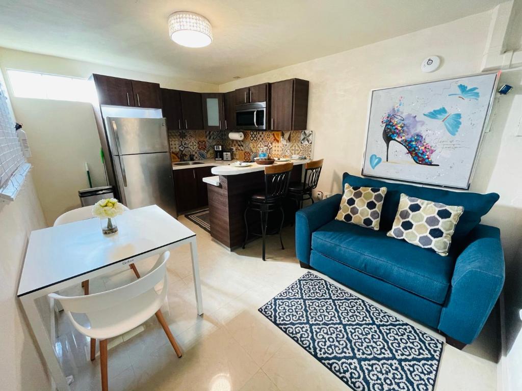 Charming Retreat with Patio Access and FREE Laundry, Ponce