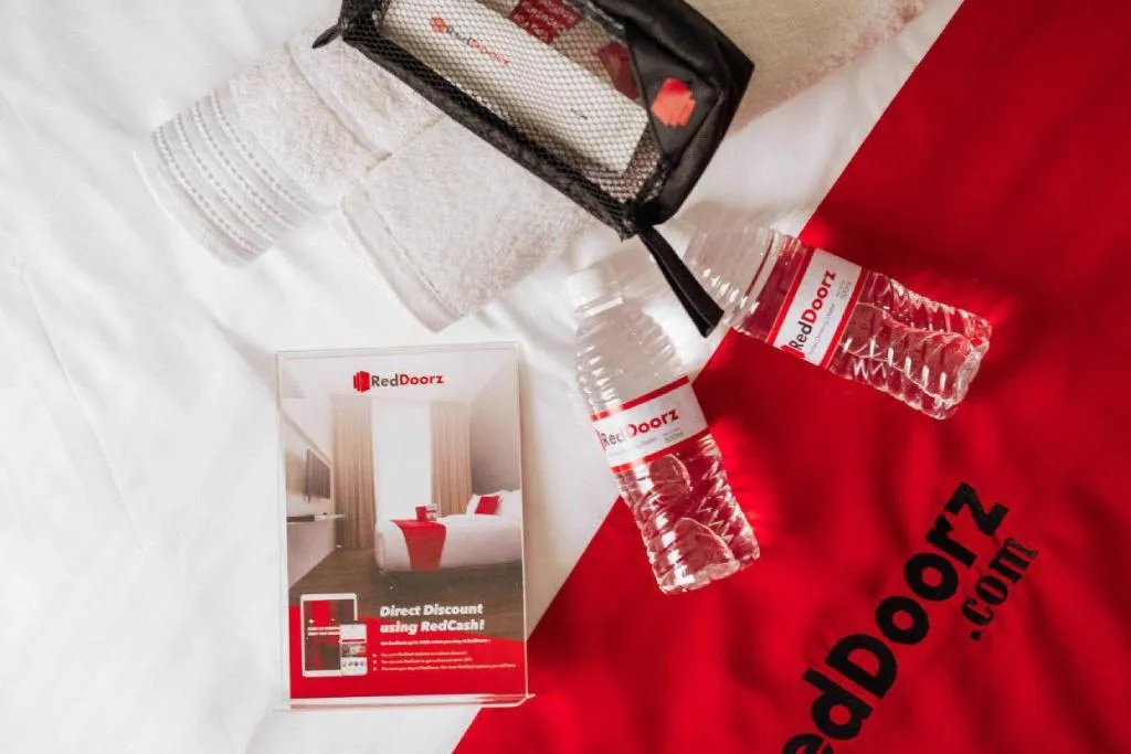 RedDoorz Plus @ Vantas Hotel Parbaba, hotel in Sinapuran