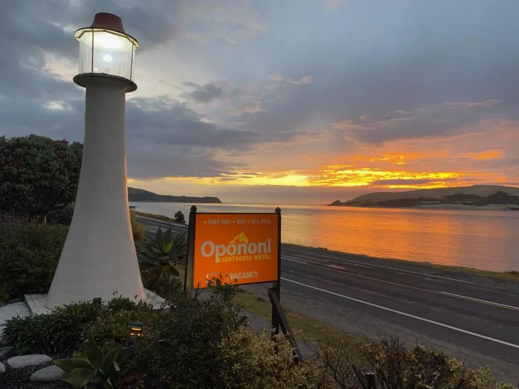 Opononi Lighthouse Motel, hotel in Opononi