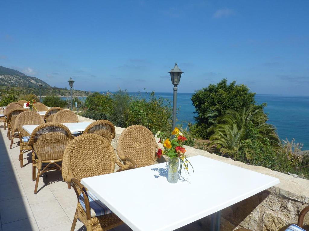 Aphrodite Beach Hotel — Restauracje i bary in Neo Chorio, Region Pafos