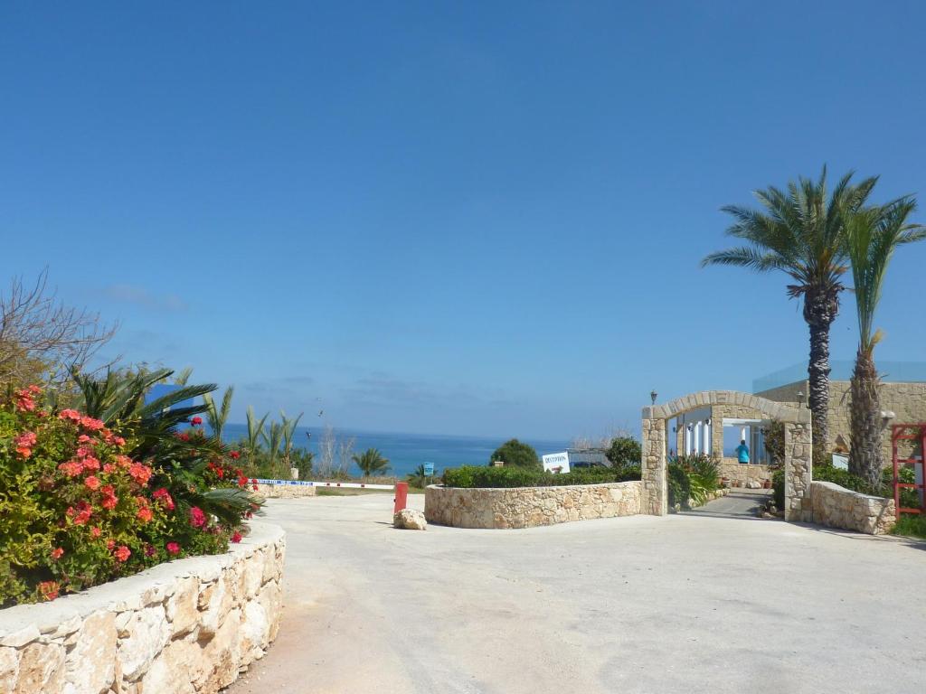 Aphrodite Beach Hotel — Plaża in Neo Chorio, Region Pafos