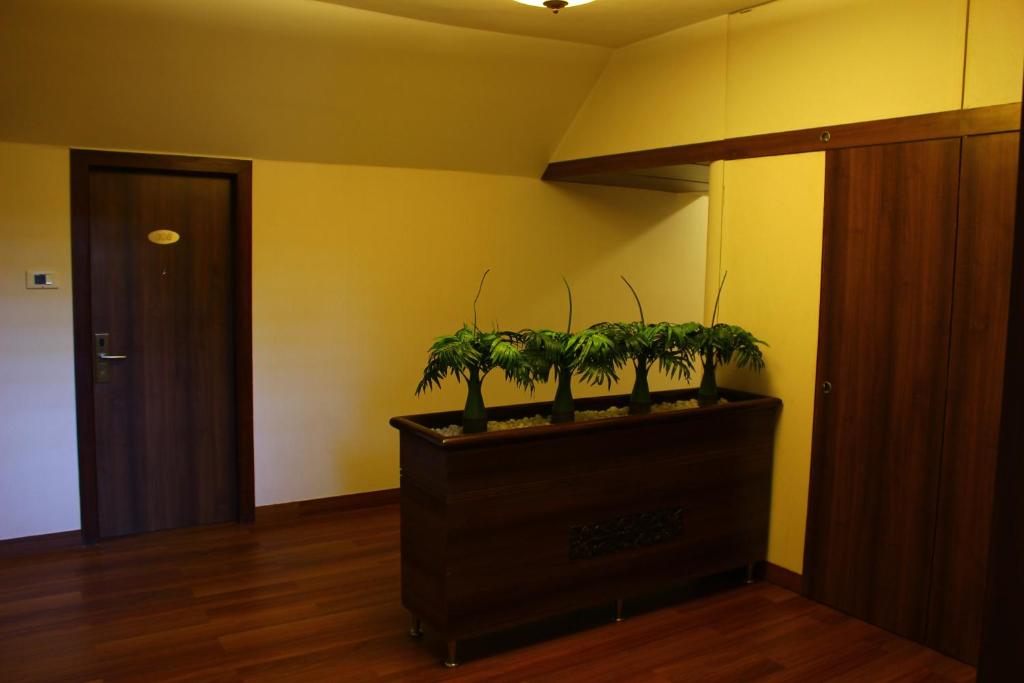 Abbott Hotel photo