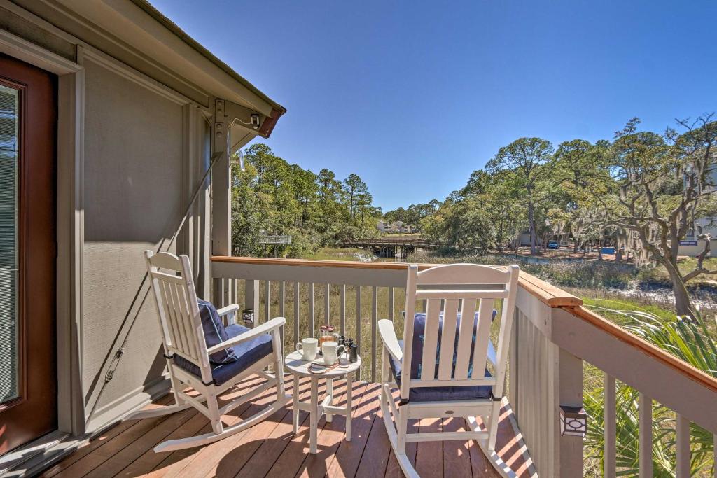 Airy Treehouse with Bikes Walk to Harbour Town! photo