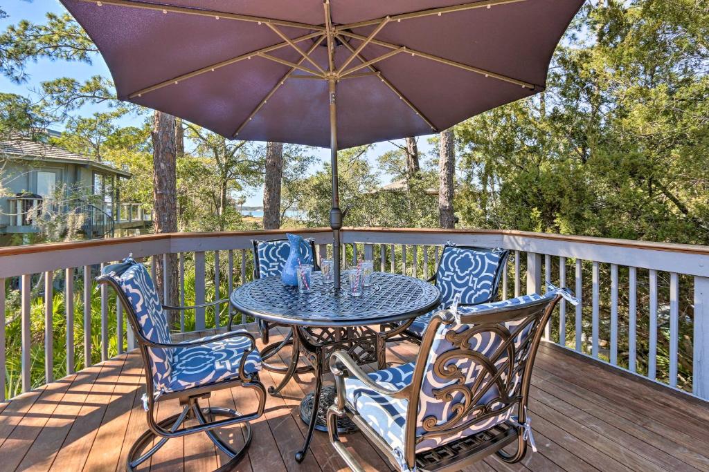 Airy Treehouse with Bikes Walk to Harbour Town! photo