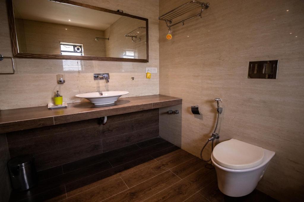 Hotel Redwings Castle photo