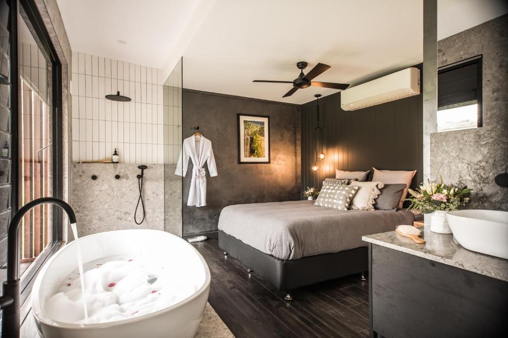 Sambar Hills- Kings #3, Cheshunt