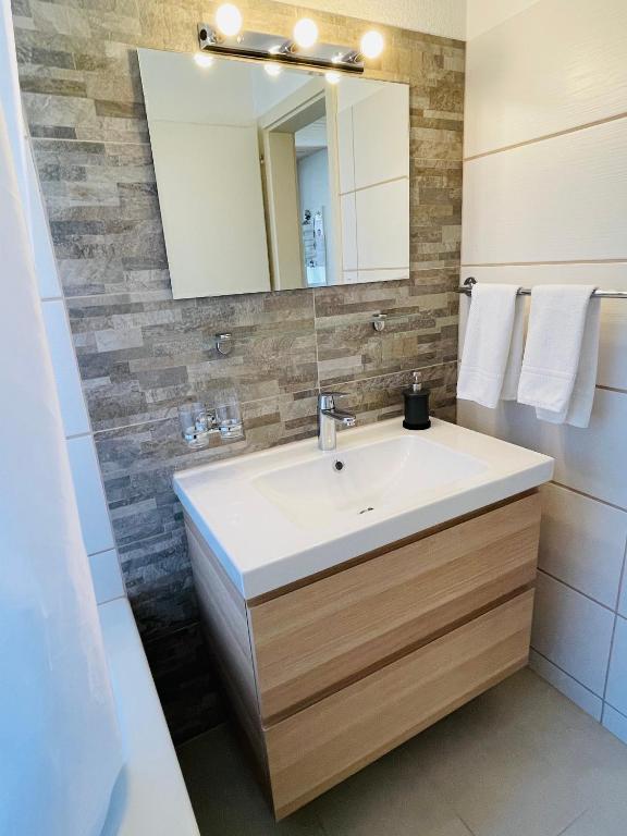 S&P Mountain View Apartment 1 - 5