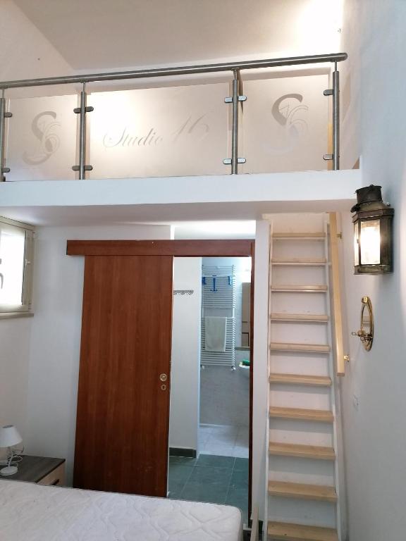 Studio 16 photo