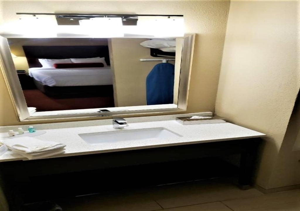 Quality Suites Nashville Airport Nashville photo