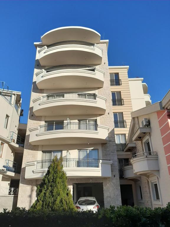 Apolon Apart, Šušanj