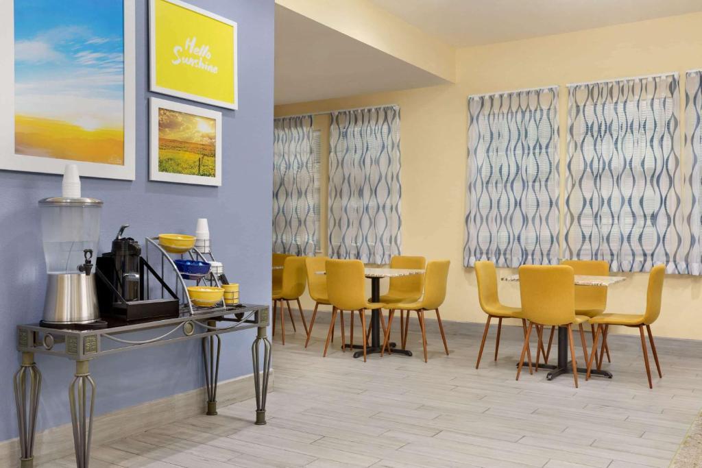Facilities, Days Inn & Suites by Wyndham Ft. Worth DFW Airport South in Dallas (TX)