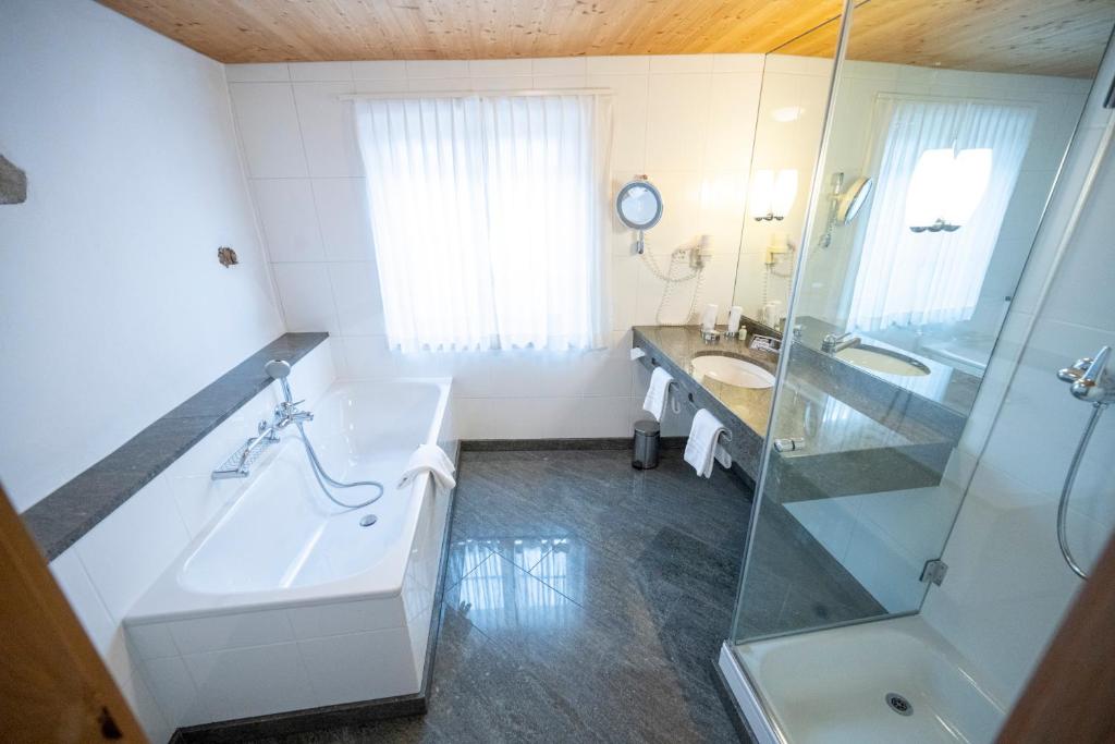 Hotel Engiadina photo