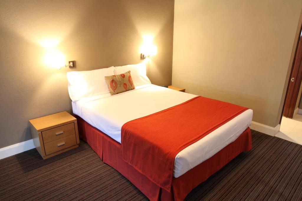 Rose & Crown Hotel photo