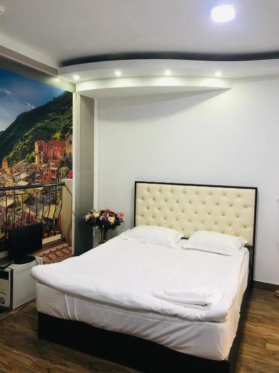 Studio apartment near republic Square photo