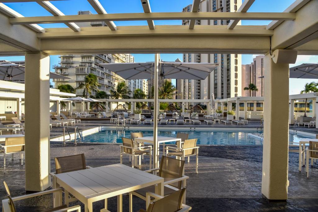Bar/lounge, Ala Moana Honolulu by Mantra in Honolulu (HI)